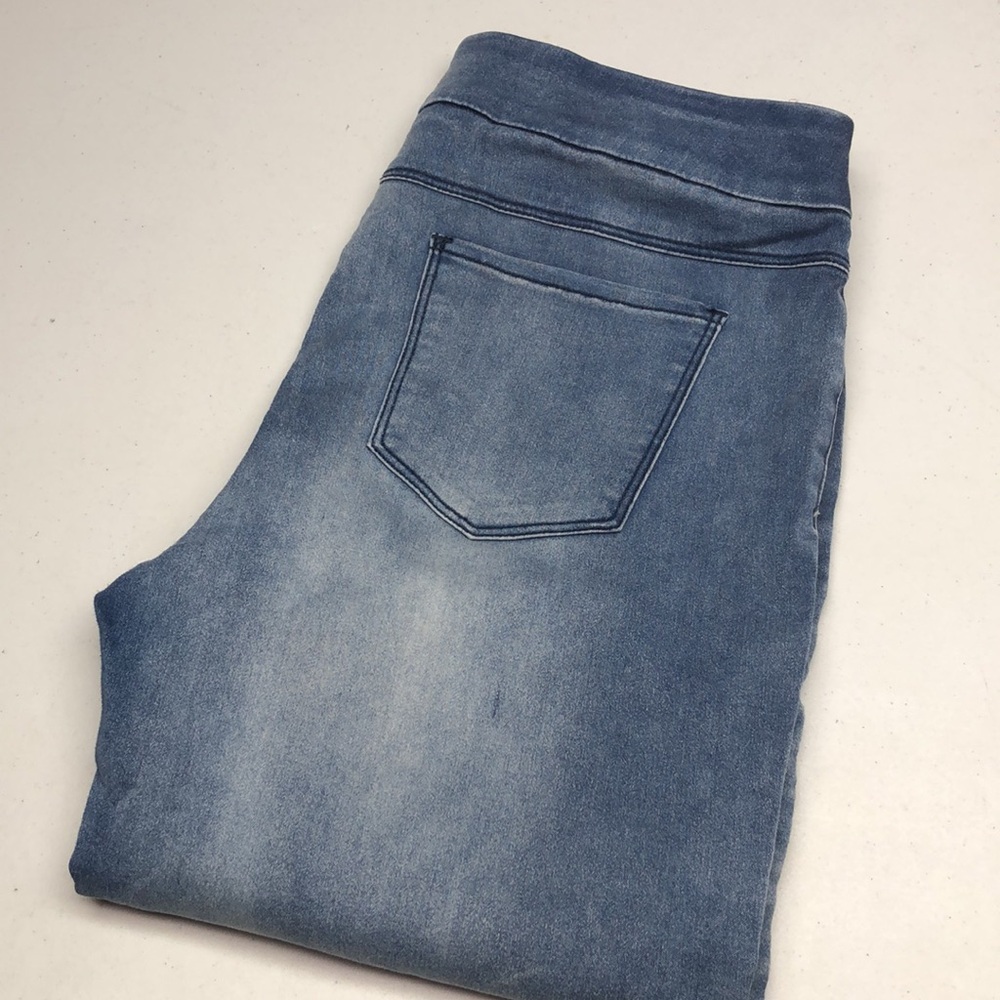 LIKE NEW TRIBAL STRETCH WAIST CAPRI JEANS 10/30x13 ⭐️